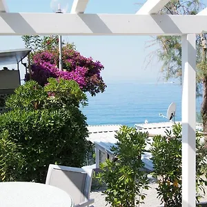 appartamenti-la-spiaggetta.hotelitalianriviera.com/
